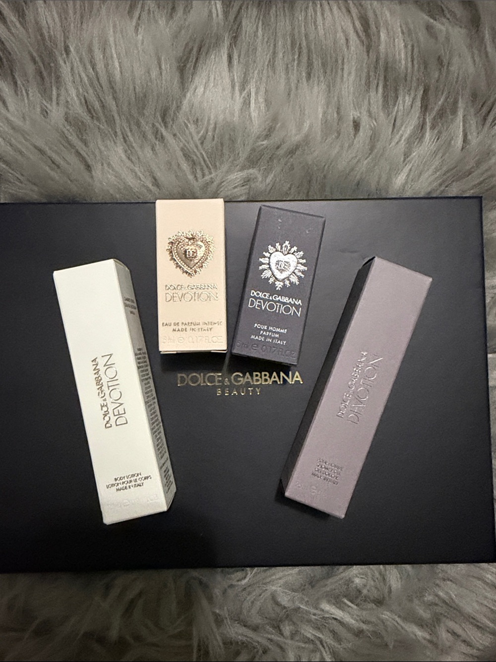 Dolce & Gabbana Black and Gold Logo Beauty Pouch with Mini Fragrance Boxes - Picture 3 of 3